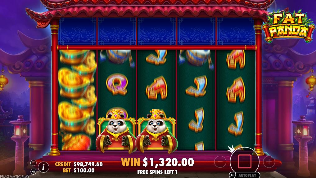 The Fat Panda free spins round in action, with several wild panda symbols stuck to the reels, some with multipliers.