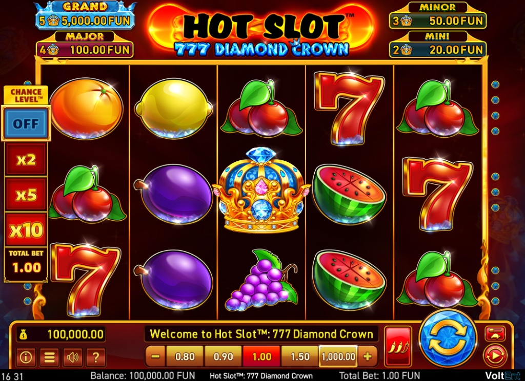 The main game of Hot Slot: 777 Diamond Crown showcasing its 5x3 grid with classic fruit symbols, red 7s, a diamond crown scatter, and the four jackpot prizes displayed above.