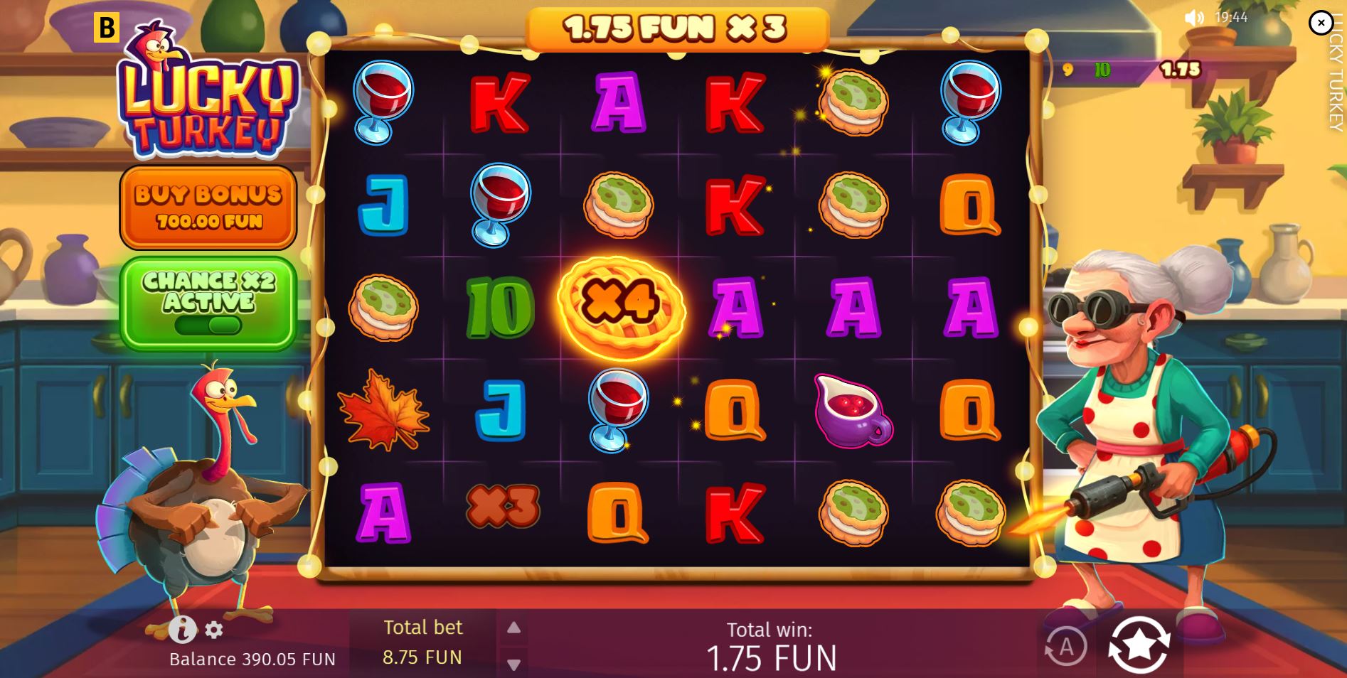 A big win in the Lucky Turkey base game, highlighted by a x4 pie multiplier symbol on the reels.